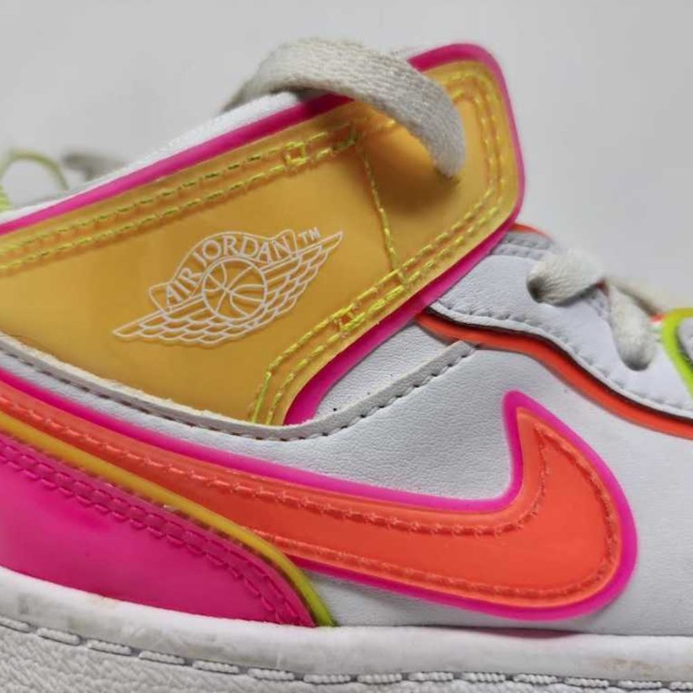 Toddler 9 Nike Air Jordan 1 kids retro mid edge glow sneakers CV4613-100 shoes - Picture 2 of 9